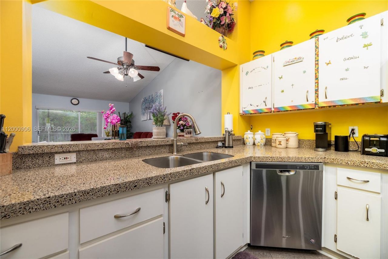 7535 Trent Dr, Unit 202, Tamarac, FL 33321 Photo