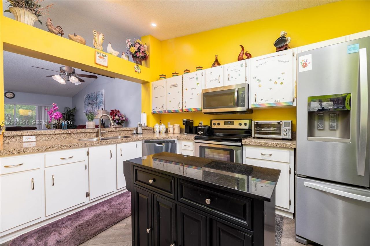 7535 Trent Dr, Unit 202, Tamarac, FL 33321 Photo