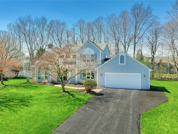 27 Edenfield Road, Penfield, NY 14526