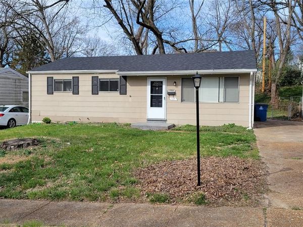 227 Meadowcrest Drive , Ferguson, MO 63135