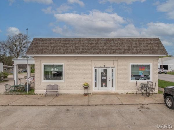 220 W Lincoln Street , Hawk Point, MO 63349