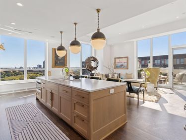 1111 W River Parkway, Unit 15E, Minneapolis, MN 55415