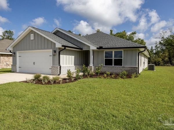 7687 Small Pines St, Milton, FL 32583