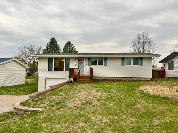 604 SW 8th Street , Aledo, IL 61231