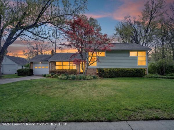 1121 Jenne Street, Grand Ledge, MI 48837