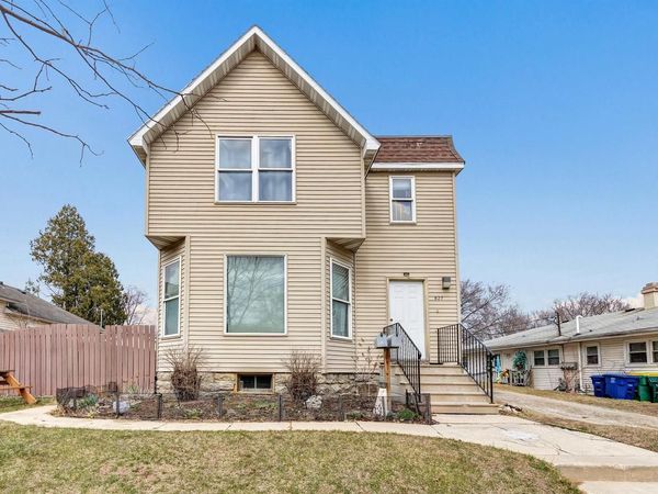 827 N BROADWAY, Green Bay, WI 54303