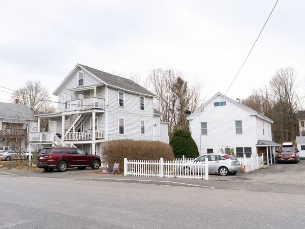 15-17 Central St, Brookfield, MA 01506