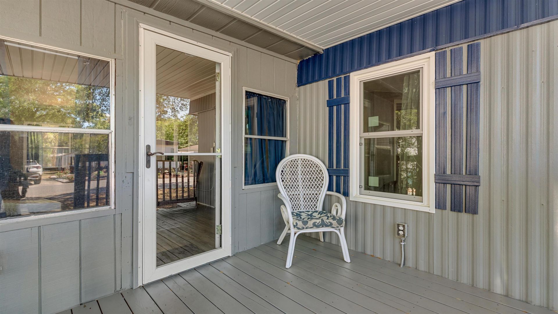 8 Burr Circle Photo 4