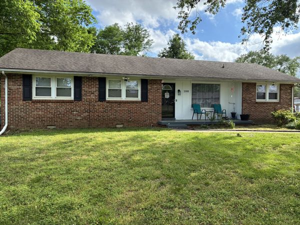 100 Susan St , Clarksville, TN 37042