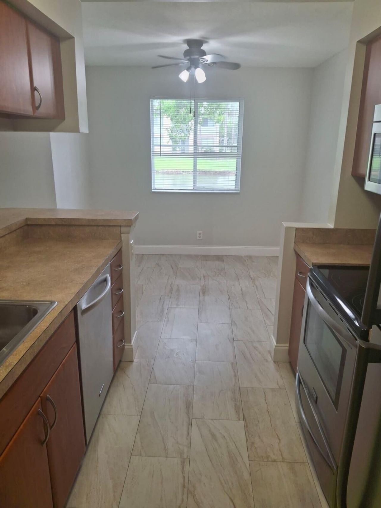 9833 Westview Drive, Unit 813, Coral Springs, FL 33076 Photo