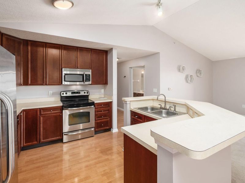 705 Hidden Springs Drive, Lewis Center, OH 43035 Photo 4