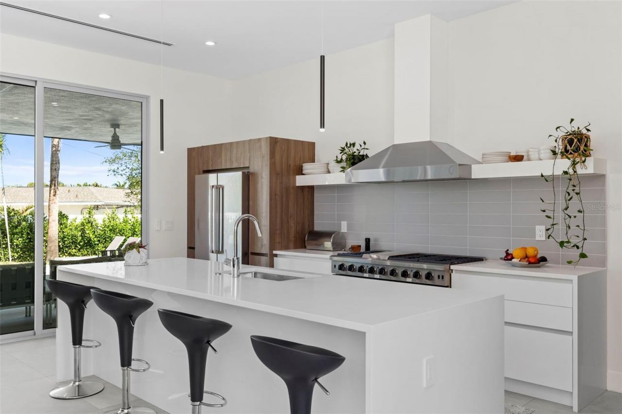 1304 Indian Rocks Road, Belleair, FL 33756 Photo