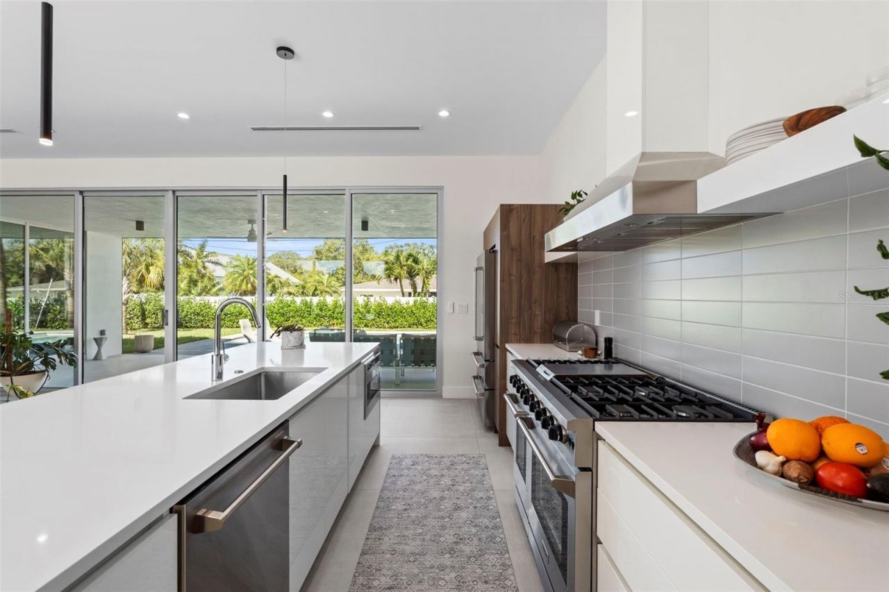 1304 Indian Rocks Road, Belleair, FL 33756 Photo