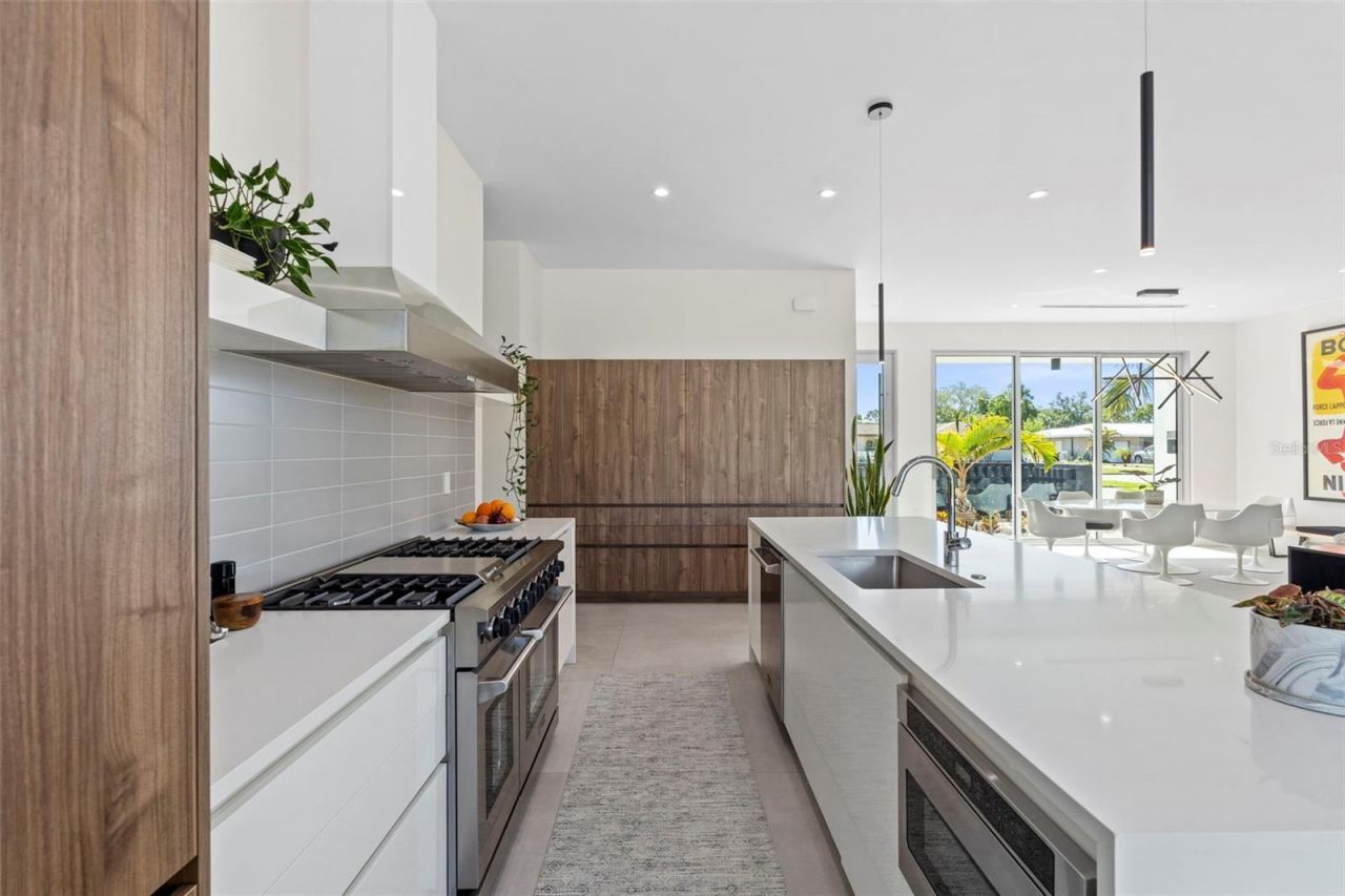 1304 Indian Rocks Road, Belleair, FL 33756 Photo