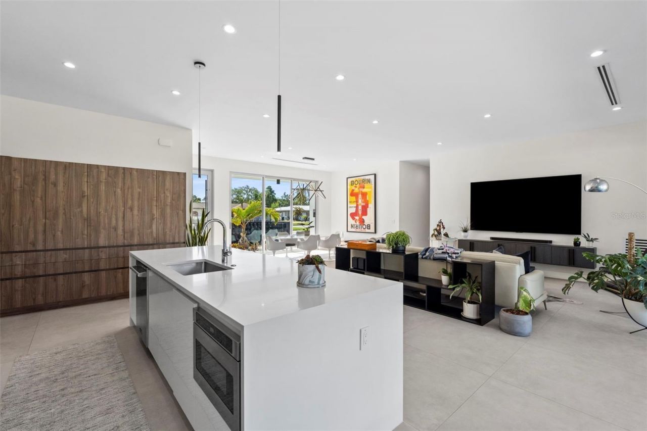 1304 Indian Rocks Road, Belleair, FL 33756 Photo