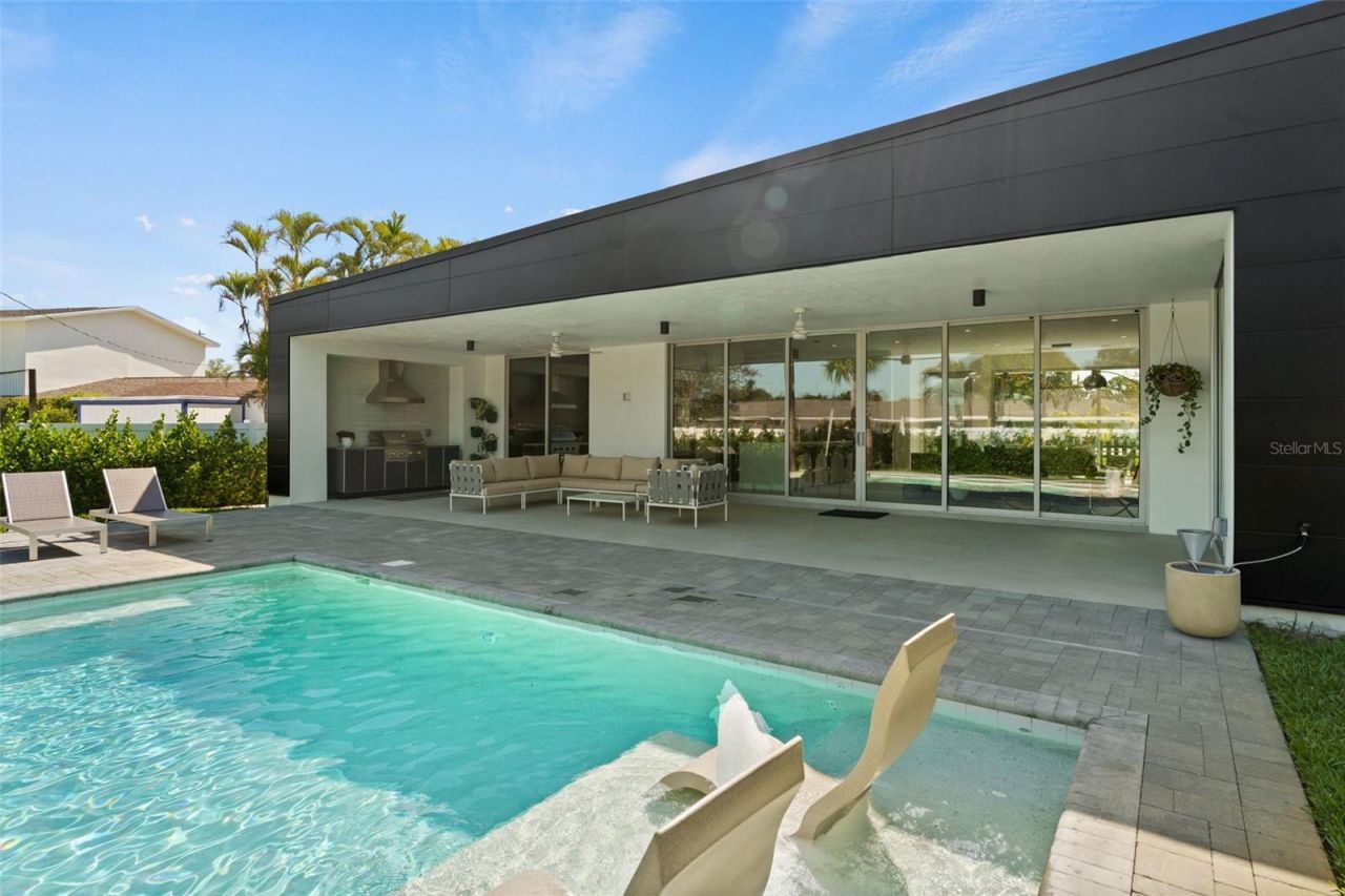 1304 Indian Rocks Road, Belleair, FL 33756 Photo