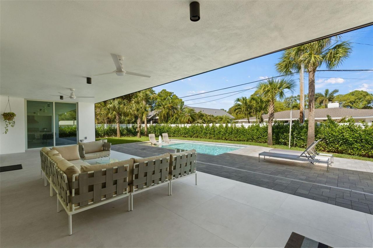 1304 Indian Rocks Road, Belleair, FL 33756 Photo