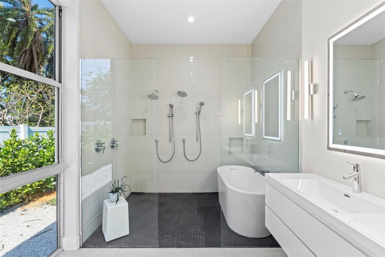 1304 Indian Rocks Road, Belleair, FL 33756 Photo