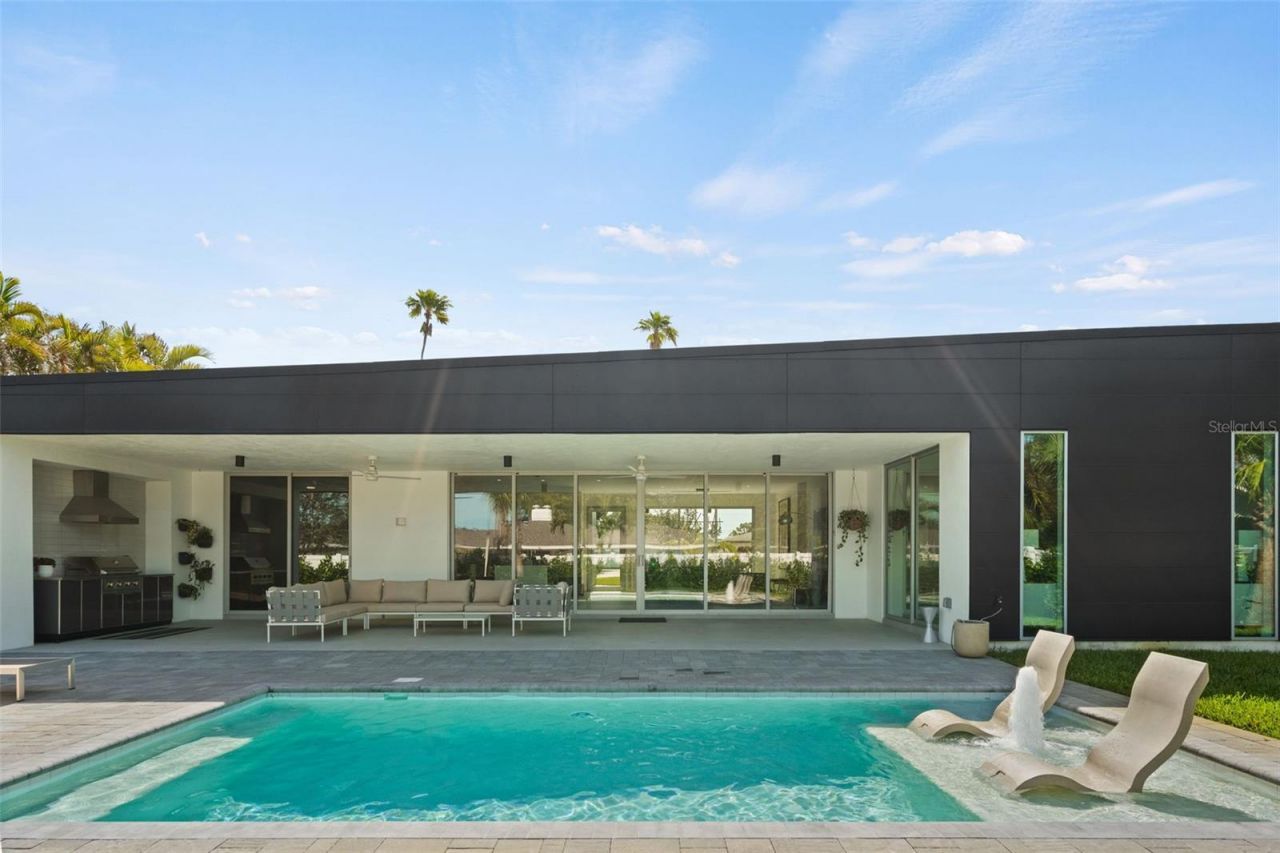 1304 Indian Rocks Road, Belleair, FL 33756 Photo