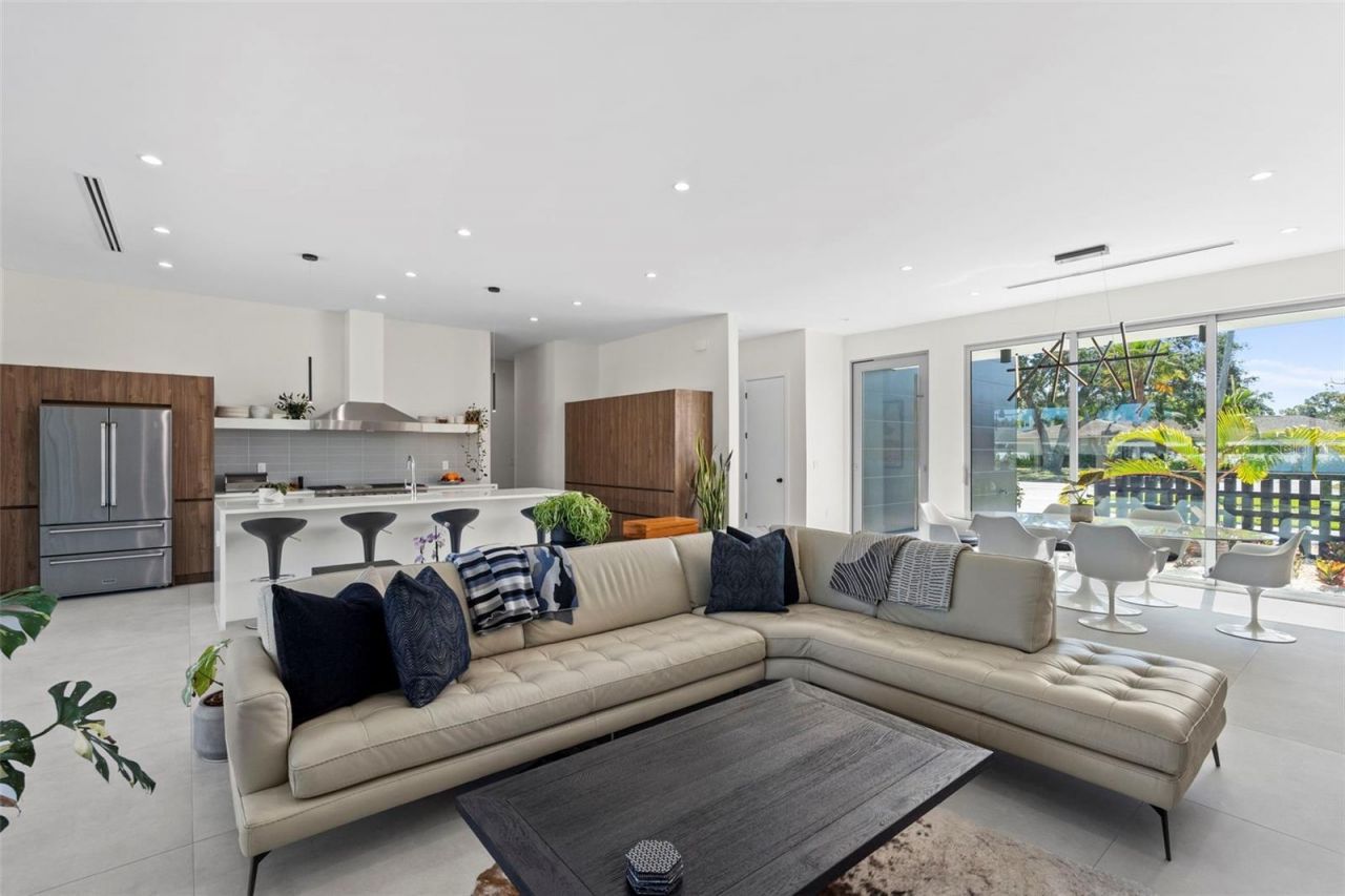 1304 Indian Rocks Road, Belleair, FL 33756 Photo