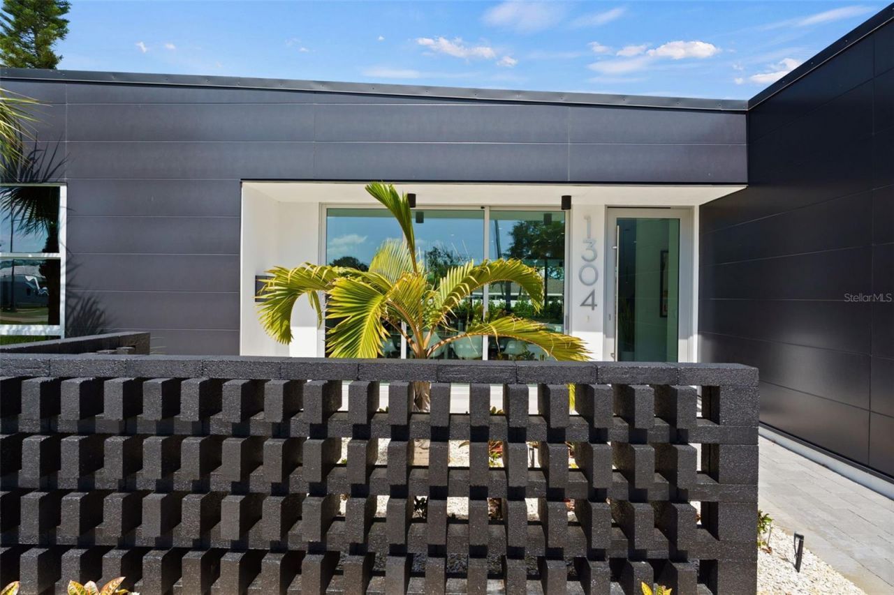 1304 Indian Rocks Road, Belleair, FL 33756 Photo