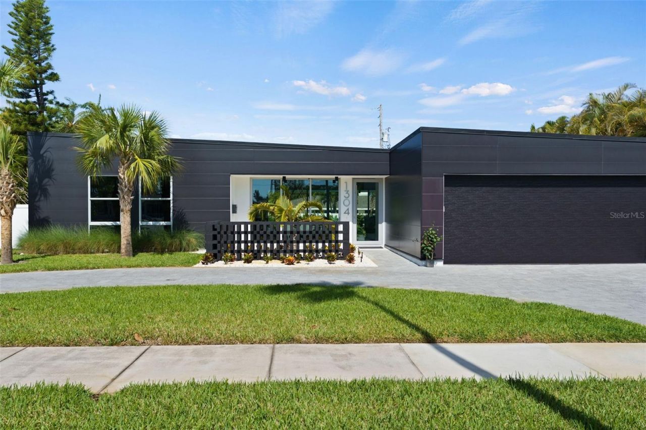 1304 Indian Rocks Road, Belleair, FL 33756 Photo