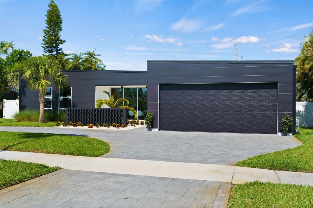 1304 Indian Rocks Road, Belleair, FL 33756 Photo