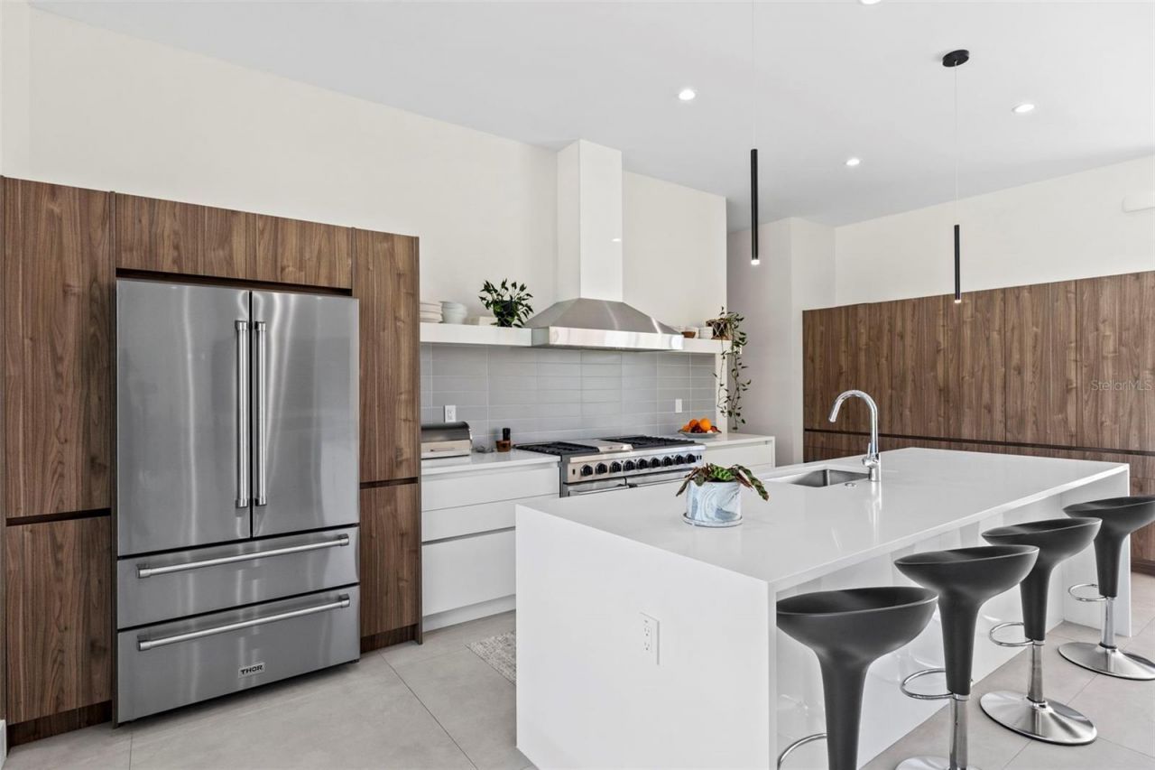 1304 Indian Rocks Road, Belleair, FL 33756 Photo