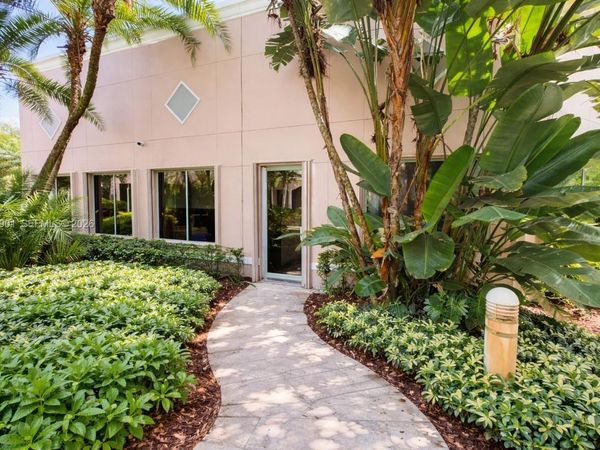 1545 N Park Dr, Weston, FL 33326