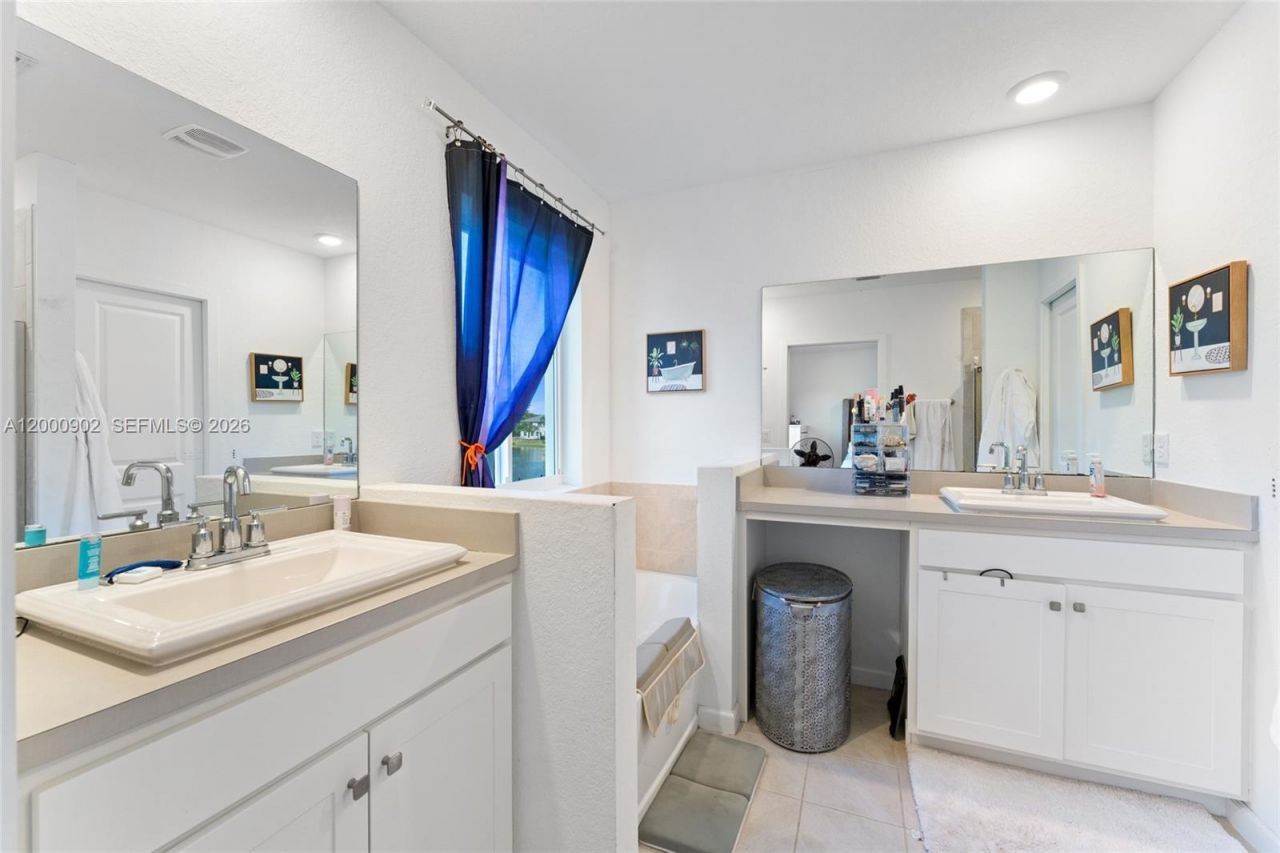 1061 NW 208th Ter, Miami Gardens, FL 33169 Photo