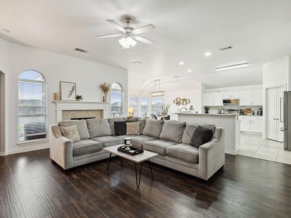 707 Bayshore Drive, Mansfield, TX 76063