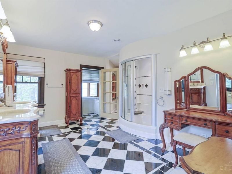 115 E Mills Avenue, Wyoming, OH 45215 Photo 25