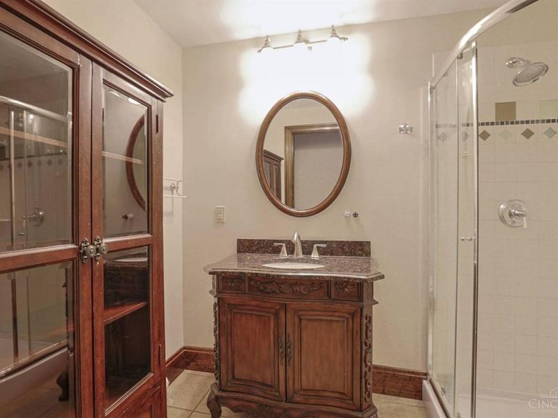 115 E Mills Avenue, Wyoming, OH 45215 Photo 38