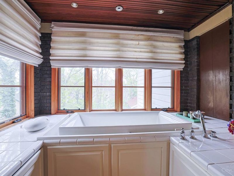 115 E Mills Avenue, Wyoming, OH 45215 Photo 41