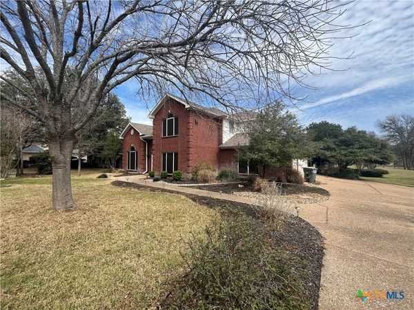 2013 Highland Drive , Salado, TX 76571