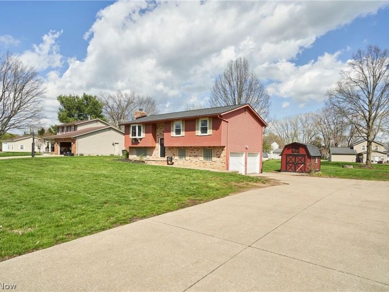 12036 Shoshone Avenue NW, Uniontown, OH 44685 Photo 2