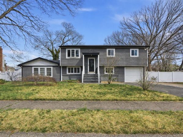 41 Madison Avenue, Amityville, NY 11701