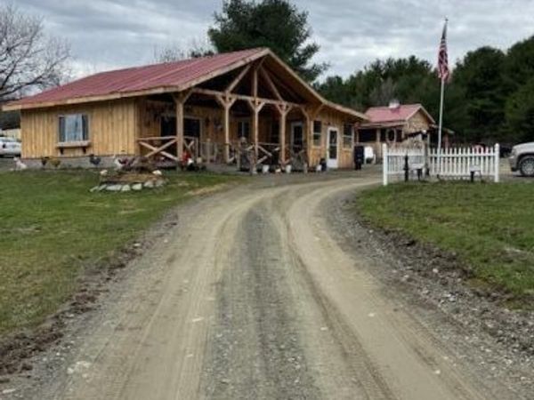 1319 Babcock Lake Road, Hoosick Falls, NY 12090