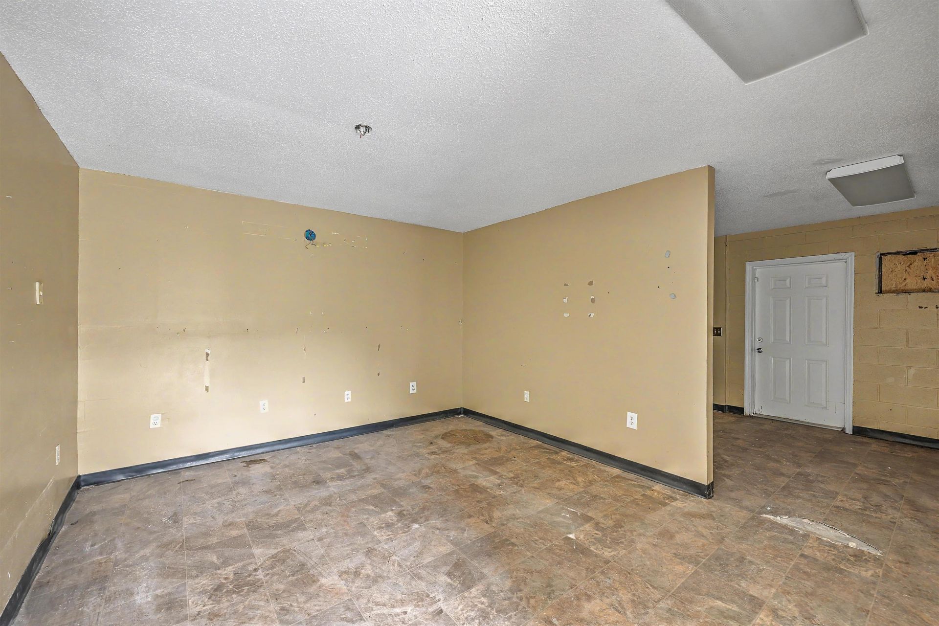 530 S Church St. Photo 18