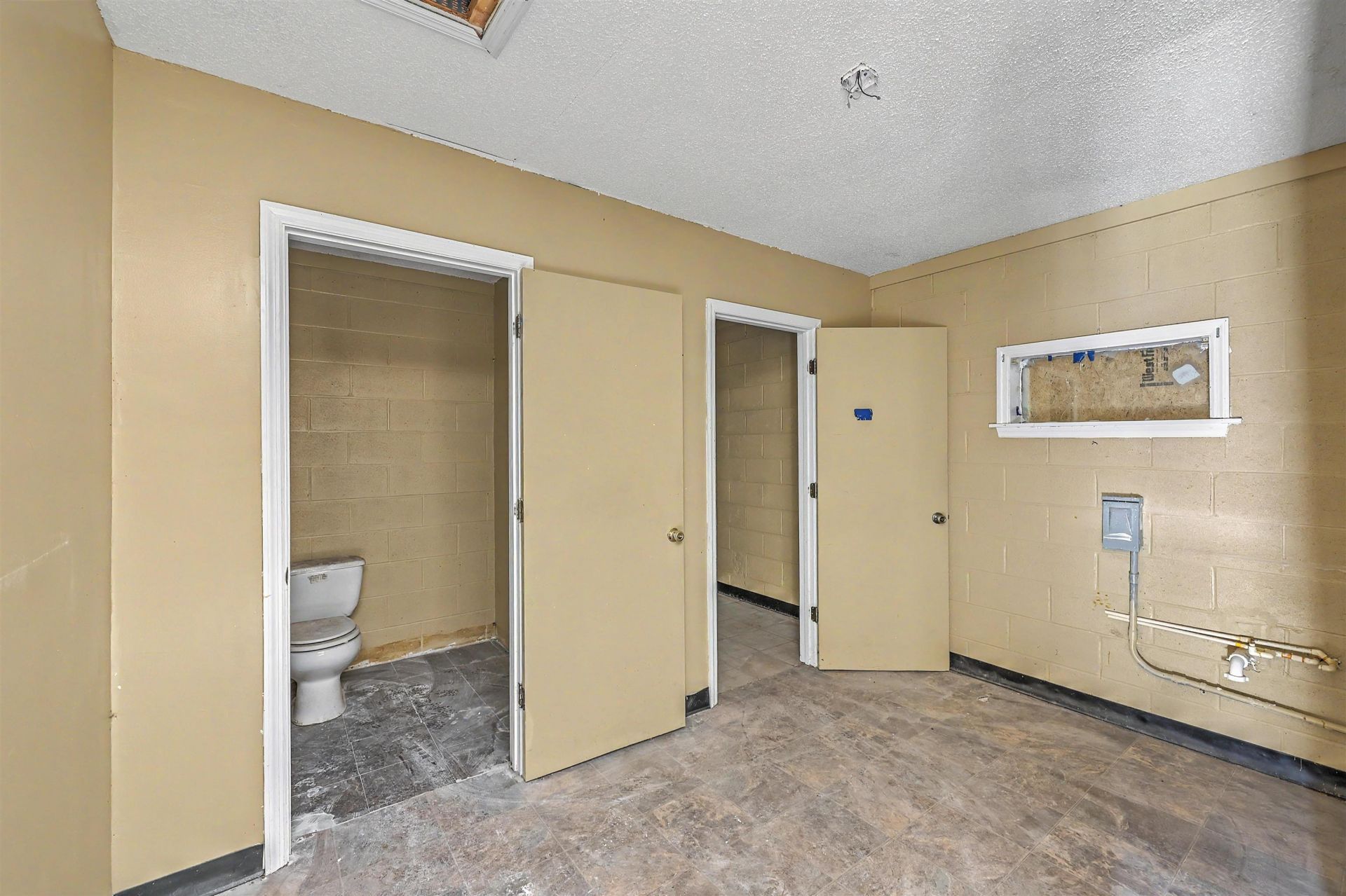 530 S Church St. Photo 19