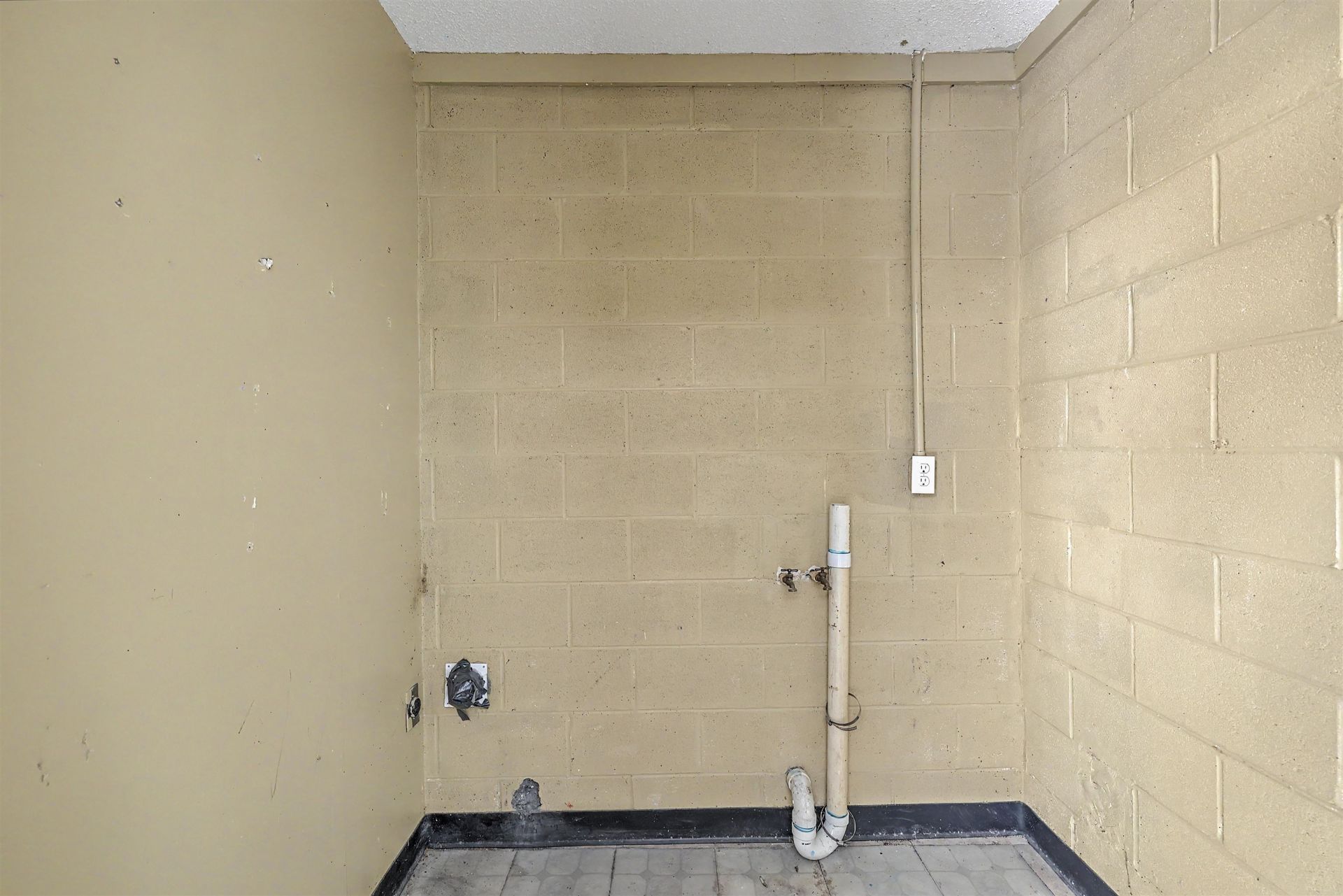 530 S Church St. Photo 21