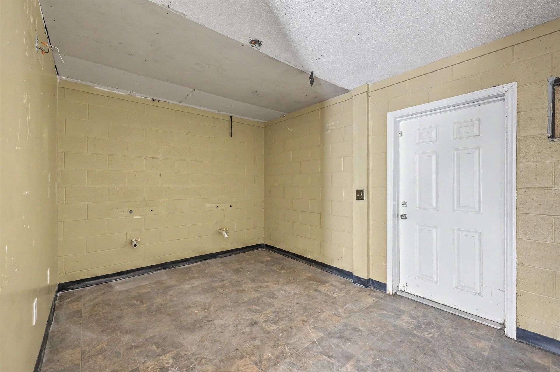 530 S Church St. Photo 22