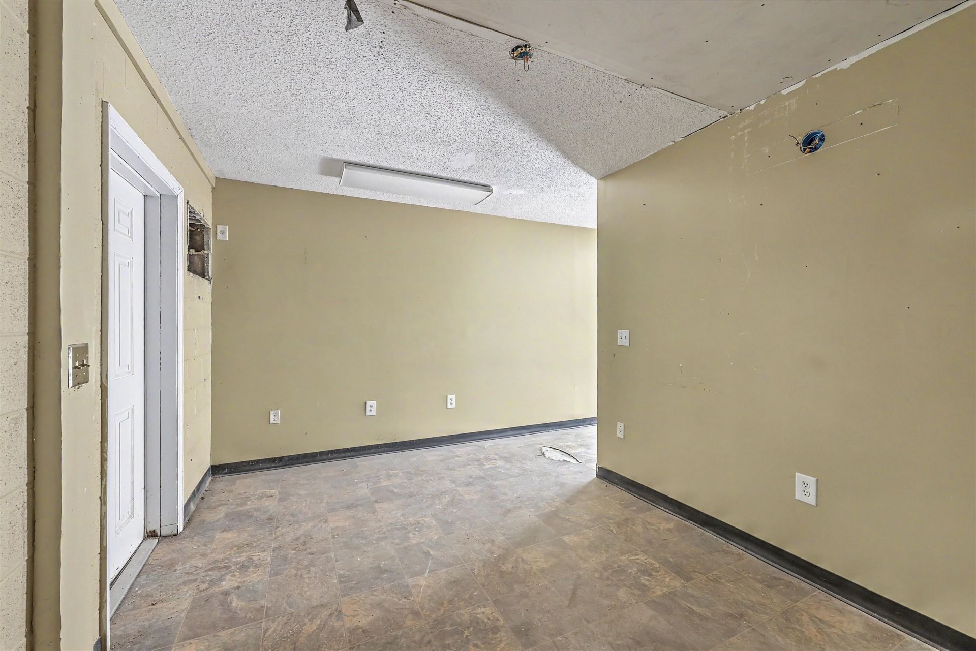 530 S Church St. Photo 24