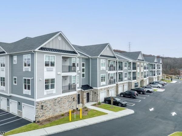 9 Hellers Ln, Unit 214, Jefferson, NJ 07849