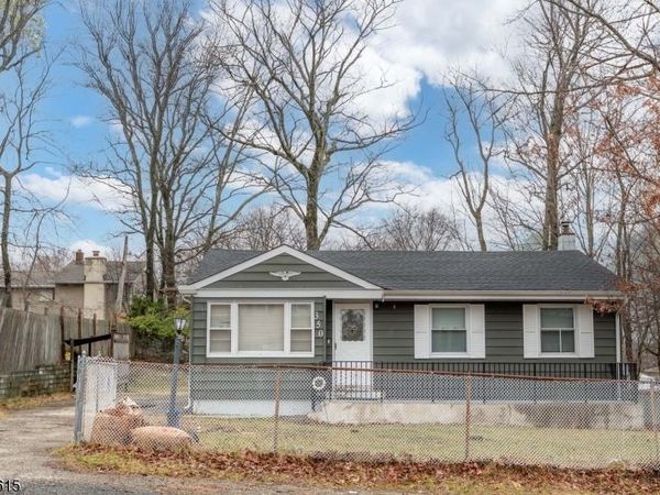350 Dupont Ave, Hopatcong, NJ 07843