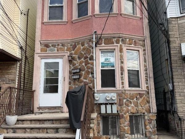 170 Boyd Ave, Jersey, NJ 07304