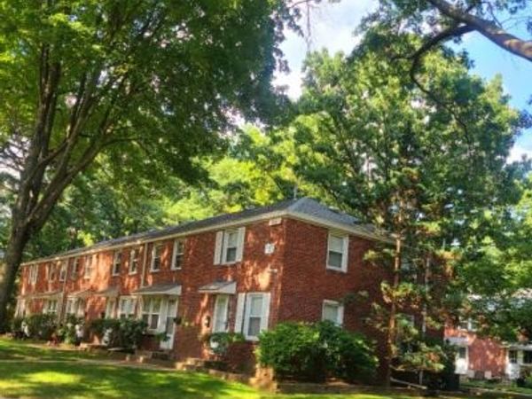 130 Glenbrook Pkwy, Englewood, NJ 07631