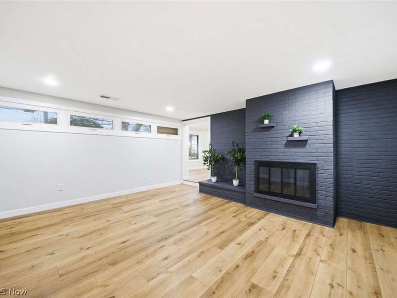 262 E 324th Street, Willowick, OH 44095 Photo 10