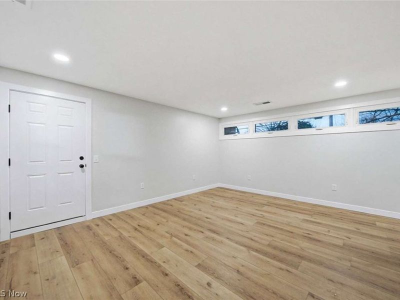 262 E 324th Street, Willowick, OH 44095 Photo 12