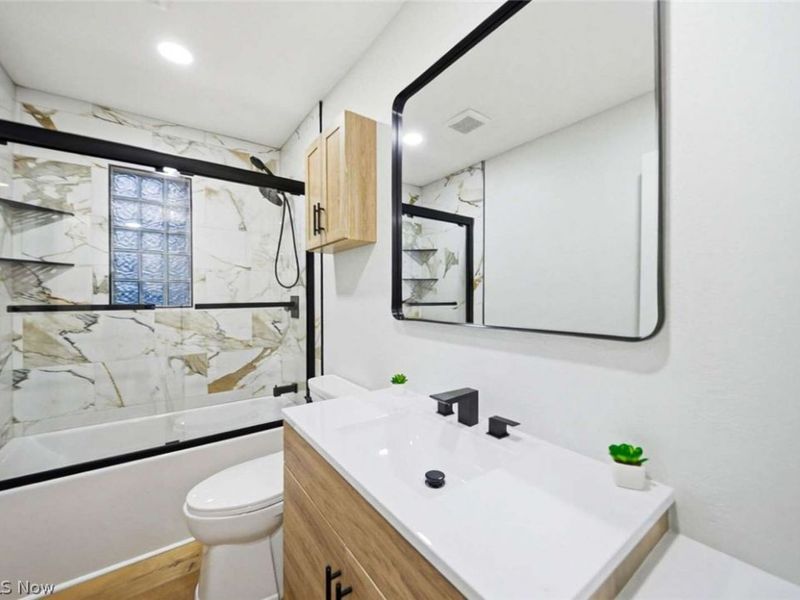 262 E 324th Street, Willowick, OH 44095 Photo 13